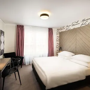 Otel Elaya West