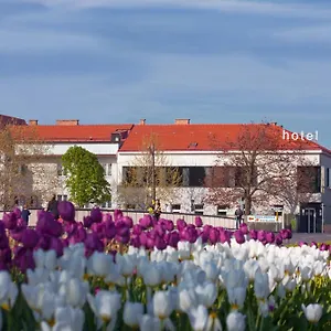 Strandhotel Alte Donau Vienna