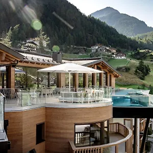Hotel – Alpine . Luxury . Life Sölden