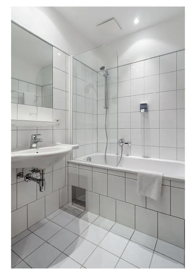 Club Hotel Cortina Wien 4*,